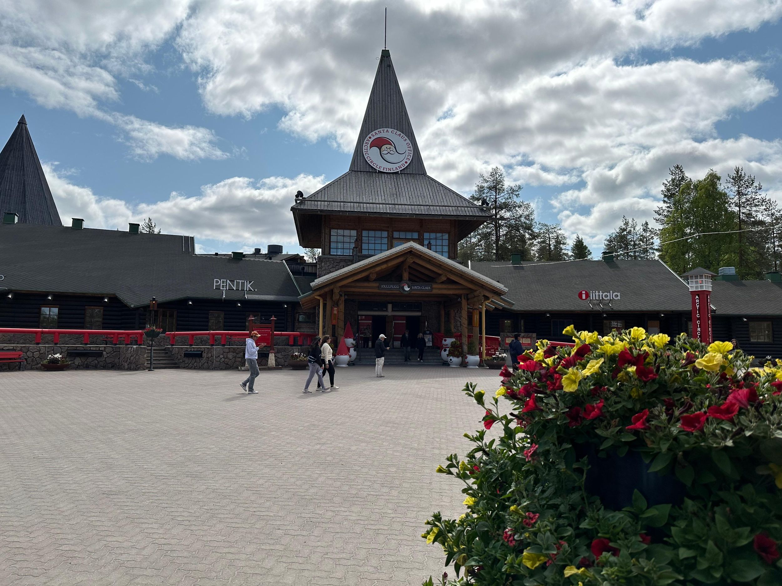 Oulu: Weihnachtsmanndorf & Tagestour zum Polarkreis