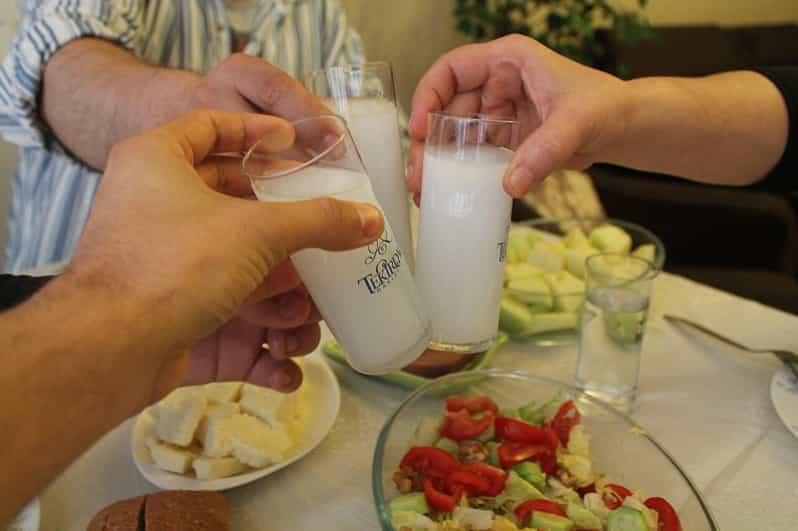 Istanbul: Eat Like a Local – Street Food Night Tour