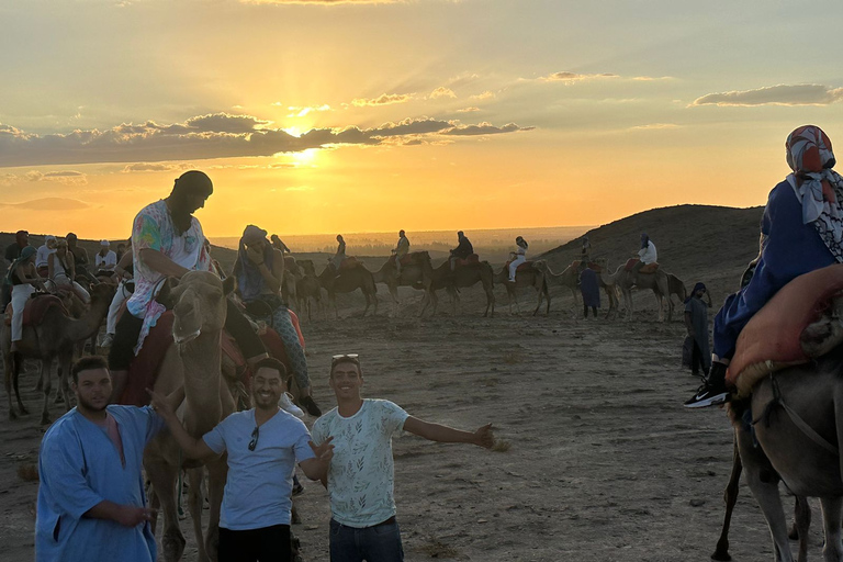 Marrakesh: Pôr do sol no deserto de Agafay, passeio de camelo e jantar com showMarraquexe: jantar no deserto de Agafay, passeio de camelo ao pôr do sol e show