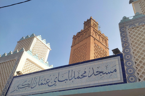 Oran: The absolute everything of El Bahia with a local