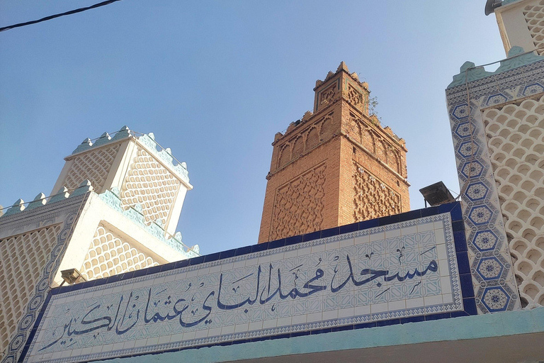 Oran: The absolute everything of El Bahia with a local