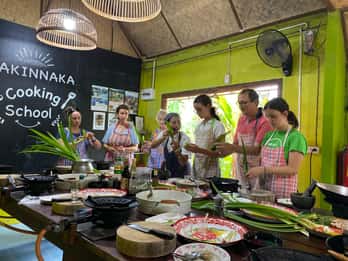 Aula de culinária tailandesa e passeio pelo mercado com o Chef da série Amazon Prime.
