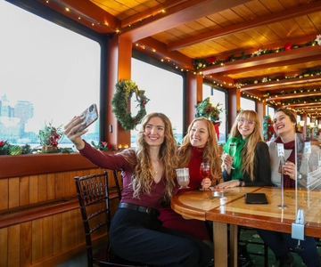 Boston: Harbor Sunset Yacht Cruise