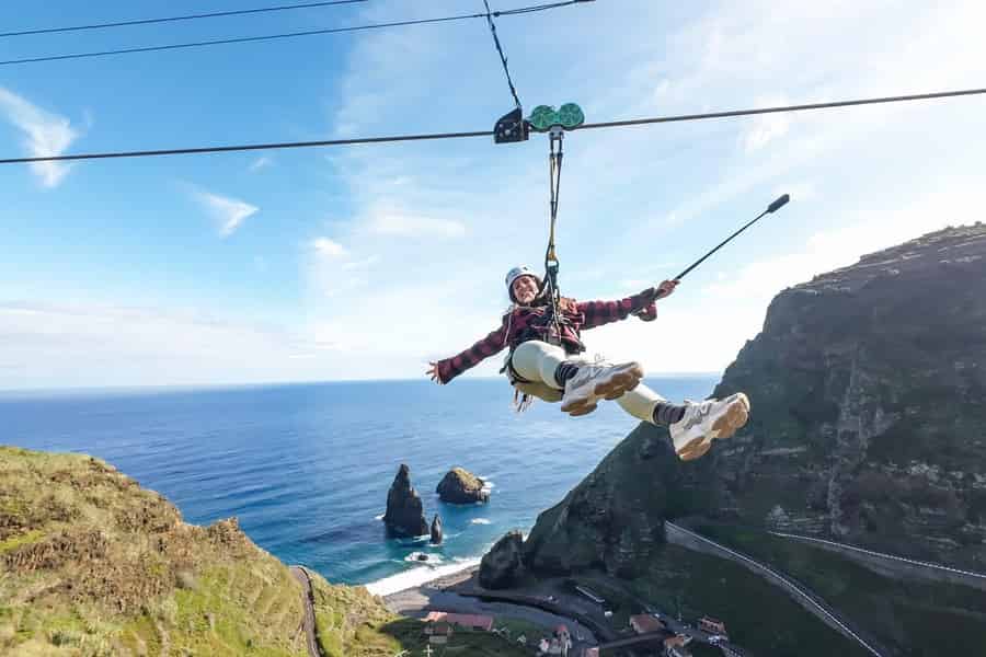 Madeira: Jeep-Tour – optionale Zipline & Riesenschaukel, Vulkanpools. Foto: GetYourGuide Madeira: Jeep-Tour – optionale Zipline & Riesenschaukel, Vulkanpools. Foto: GetYourGuide