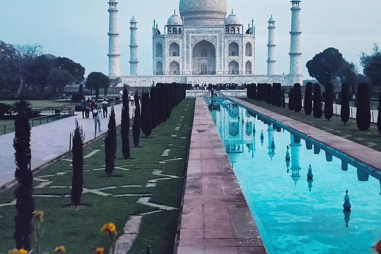 Delhi: Agra Tajmahal tour met privéauto