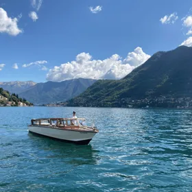 Cernobbio: Gemeinsame Bootstour bei Sonnenuntergang mit einem ...