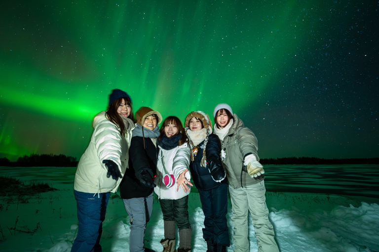 Rovaniemi: Excursão garantida de caça à aurora com fotos