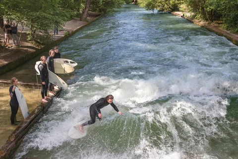 Monaco di Baviera: Esperienza di surf sul fiume Eisbachwelle