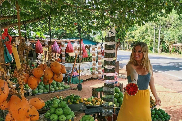 Kandy: Exotic Fruit Tasting & Tuk-Tuk Market Tour