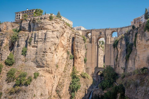 Málaga: Ronda & Setenil Tour with Free Time & Shuttle Train