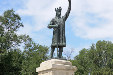 Chisinau on Foot – Walking Tour in Italian: Monuments, Curiosities, and Real Life Chisinau on Foot – Walking Tour in Italian: Monuments, Fun Facts, and Real Life