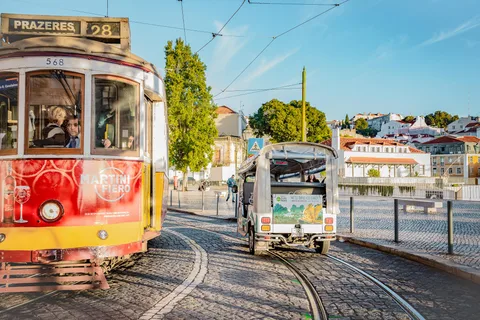 Lisbonne : visite guidée en tuk-tuk le long de la ligne historique du tramway 28