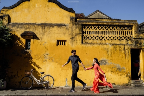 Hoian : Promenade dans la vieille ville avec un photographe professionnelHoian : Proposez votre partenaire dans l'objectif du photographe