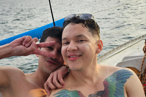 Rio de Janeiro: Sailing Sunset Tour with Snacks and Drinks