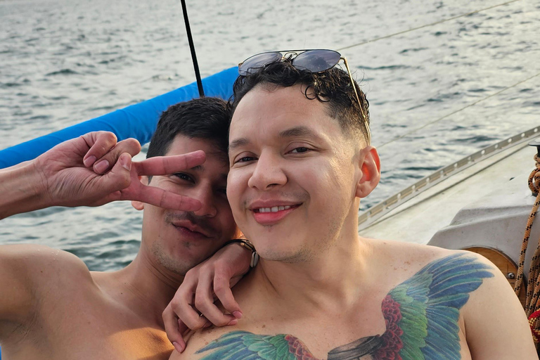 Rio de Janeiro: Sailing Sunset Tour with Snacks and Drinks