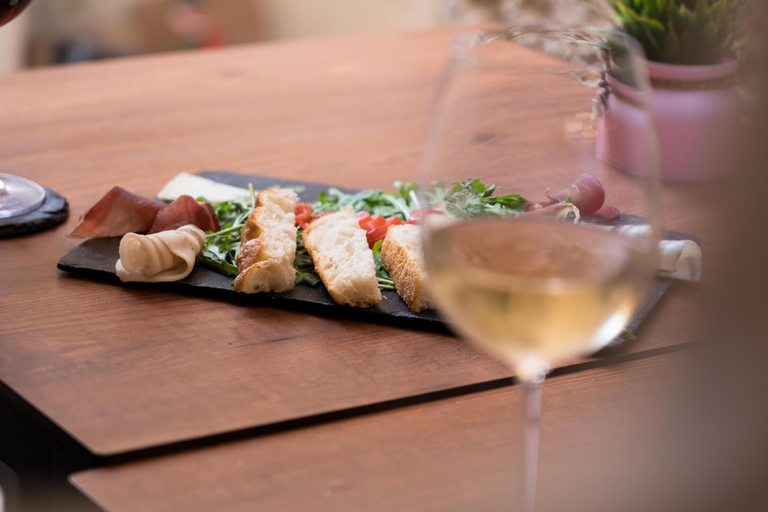 Dubrovnik Food Tour: Local Dishes & City Stories Tour in Spanish