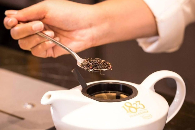 بانكوك: صالة شاي 1823 من رونفيلدت، باقات الطعام والشرابطقم شاي فاخر من جولد إندلجنس لشخصين