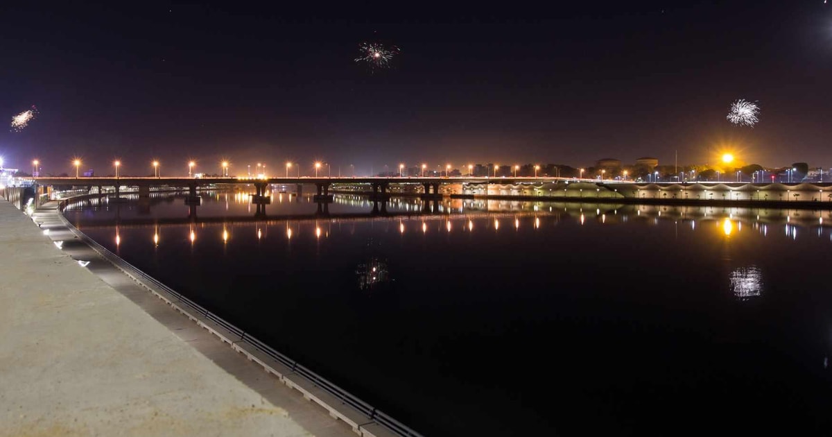 Ahmedabad Night Walk (Visite guidée à pied de 2 heures) | GetYourGuide