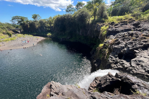Hilo: Waterfall Hike and Swim with Native Hawaiian