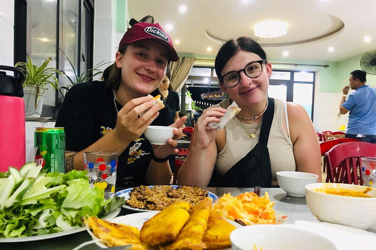 Cidade antiga de Hoi An: passeio de barco, lanternas e tour gastronômico de ruaDe Hoi An/DaNang com comida de rua