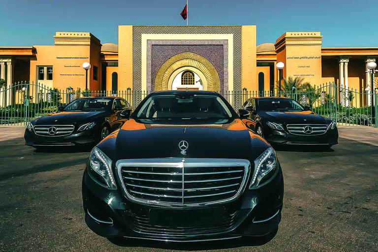 خدمة نقل خاصة من وإلى المطار: مطار مراكش ⇆ فنادق/رياضخدمة النقل من المطار وإلي المطار في مراكش ⇆ ال