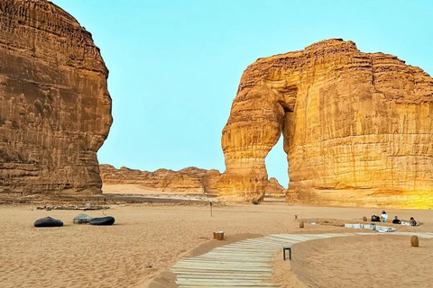 AlUla: Highlights Tour with Madinah Transfer