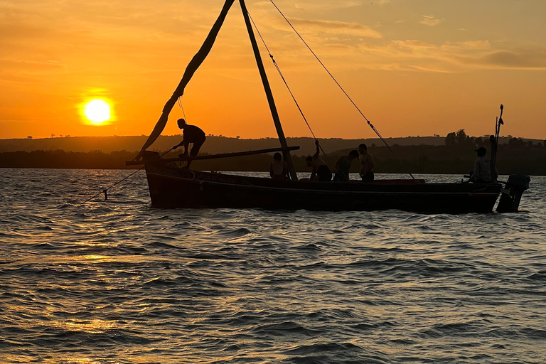 KILIFI: WATAMU: DHAU-KREUZFAHRT BEI SONNENUNTERGANGDHAU-KREUZFAHRT BEI SONNENUNTERGANG