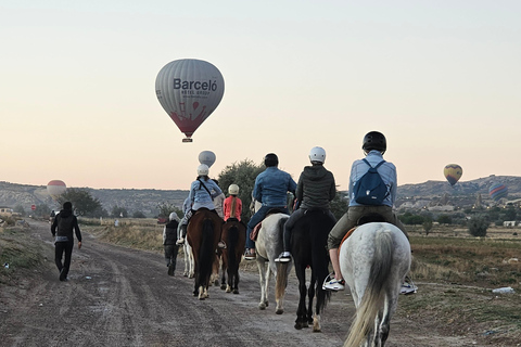 Reiten Erlebe die wunderschönen Täler von KappadokienPferde Tour - Kappadokien Reiten 1 Stunde