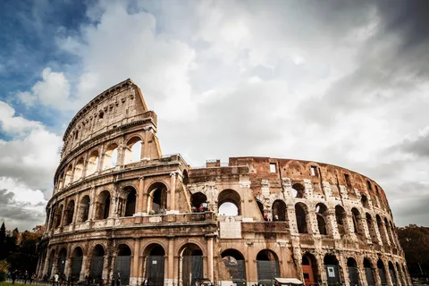 Small-Group Colosseum Arena and Forum Tour Adults Only