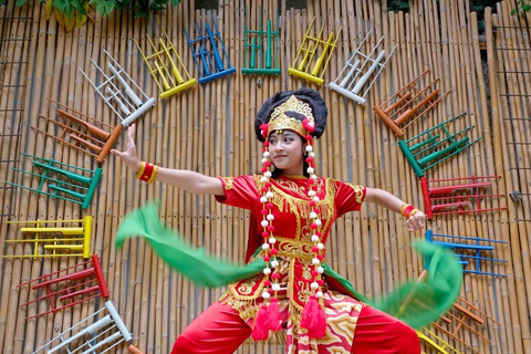 Bandung: Sundanese Culture Tour with Angklung Experience