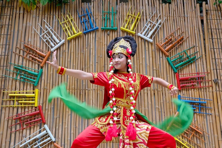 Bandung: Sundanese Culture Tour with Angklung Experience