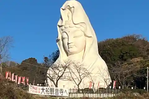 Kamakura: Ofuna Kannon Temple and Japanese Sweets Tour