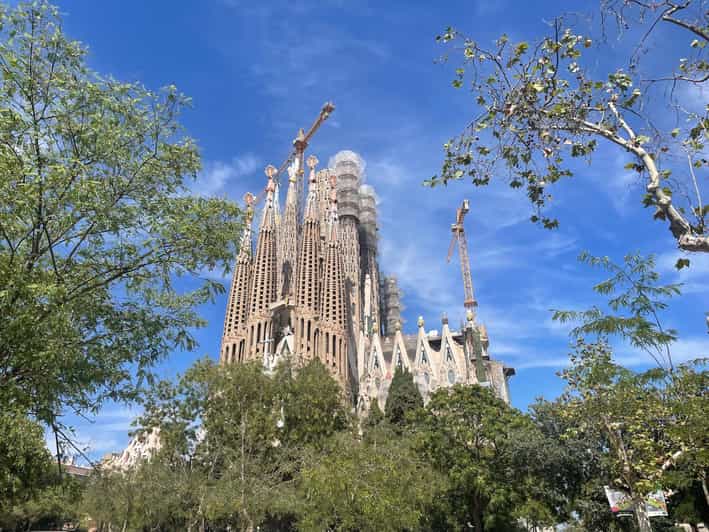 Barcelona: Sagrada Familia Skip-The-Line Guided Tour
