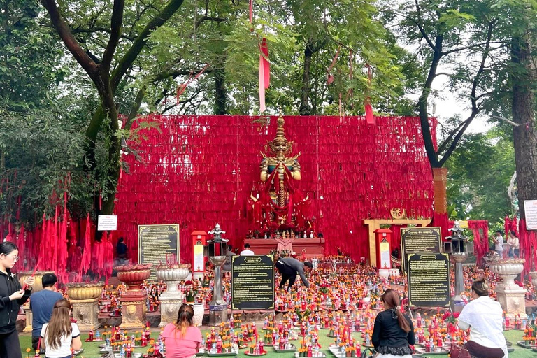Vientiane: 9 Sacred Temples Guided Tour with Blessings