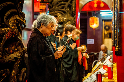 Taipei Nightfall: 4 hours Skyline View, Temple & Neon Market