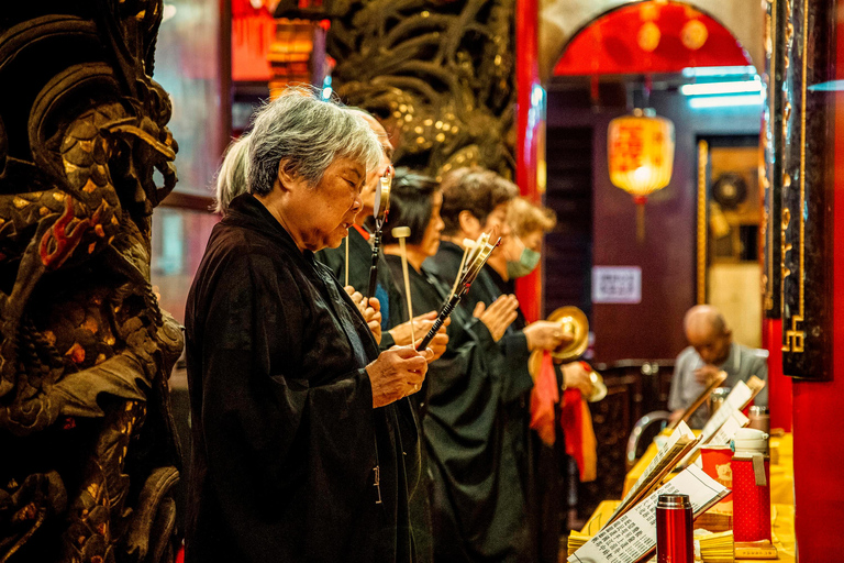 Taipei Nightfall: 4 hours Skyline View, Temple & Neon Market