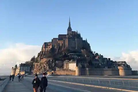 París: Mont St Michel y Abadía Grupo reducido con degustación de sidra