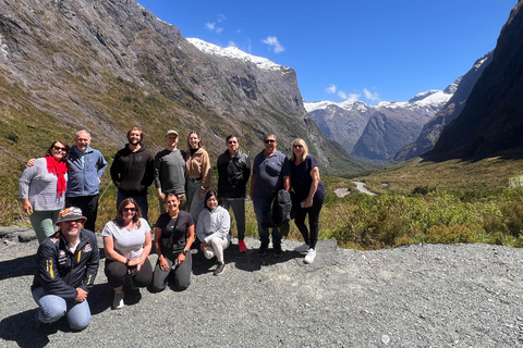 Tour di un giorno intero e crociera Premium nel Milford Sound