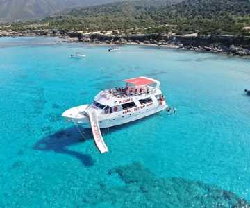 Latchi: Blue Lagoon Glass Bottom Boat Cruise with Drinks