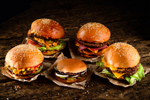 Cologne: Echtzeit Comedy & Grill on a weekday: Live, delicious, funny! Cologne: Real-Time Comedy & BBQ on a Weekday: Live, Delicious, Funny!