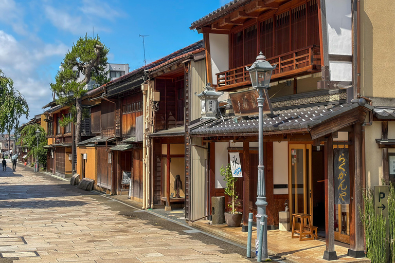Kanazawa: Private Wish Ritual & Ninja Temple Walking Tour