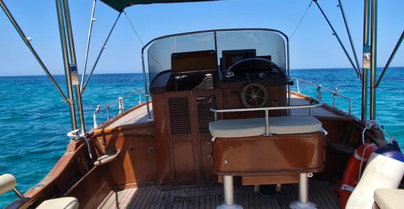 Syracuse: Gozzo Sorrentino Tour with Mooring at Plemmirio and Aperitif!