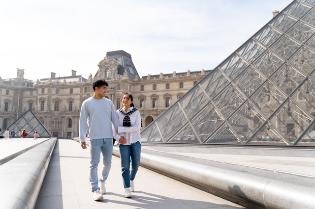 Paris: Louvre photoshoot or Seine bridges Eiffel Tower walk