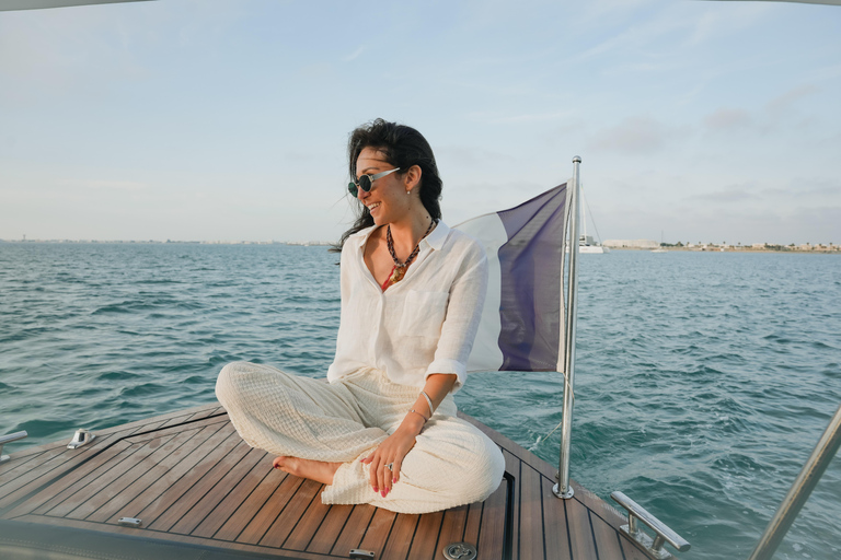 Le Grau du Roi: Privatize a charming boat for 2 hours with skipper 2h with fresh fruit 3pm to 5pm