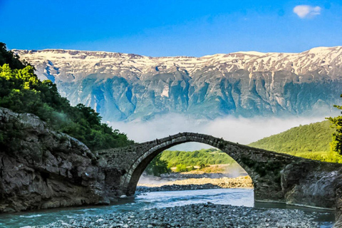 Von Tirana aus: 2-tägige Tagestour nach Permet und Korce mit Hotel