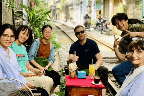 Historische jeeptour door Hanoi: een voorproefje van cultuur, bezienswaardigheden en plezierHistorische legerjeep van Hanoi: een voorproefje van cultuur, bezienswaardigheden en plezier