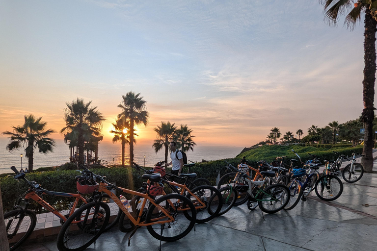 Tour in bicicletta Miraflores Barranco Huaca PucllanaTour in bici Miraflores Barranco Huaca Pucllana