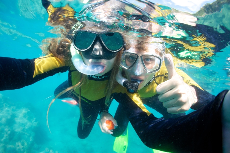 Jednodniowa wycieczka na Wyspy Whitsunday z żaglami, SUP i nurkowaniem z rurkąWyspy Whitsunday: jednodniowa wycieczka żeglarska, SUP i snorkeling