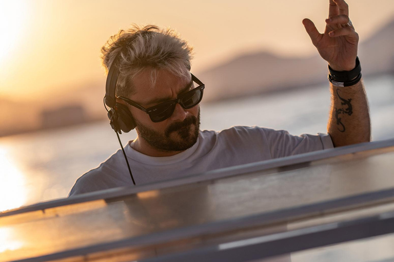 Ibiza: Formentera Sunset Boat Part with Drinks and Food Full Day Pass at Ibiza Boat Club (Early Bird Phase 2)