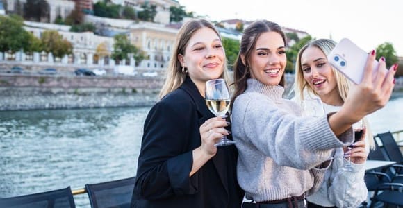Budapest: River Cruise with Unlimited Champagne, Wine & Beer